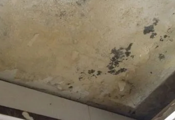 七里河阳台漏水维修公司分享下七里河卫生间渗水维修需要注意哪些问题。